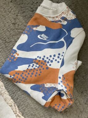 Nike Kids White Crewneck Sweatshirt with Blue & Orange Camo-XL